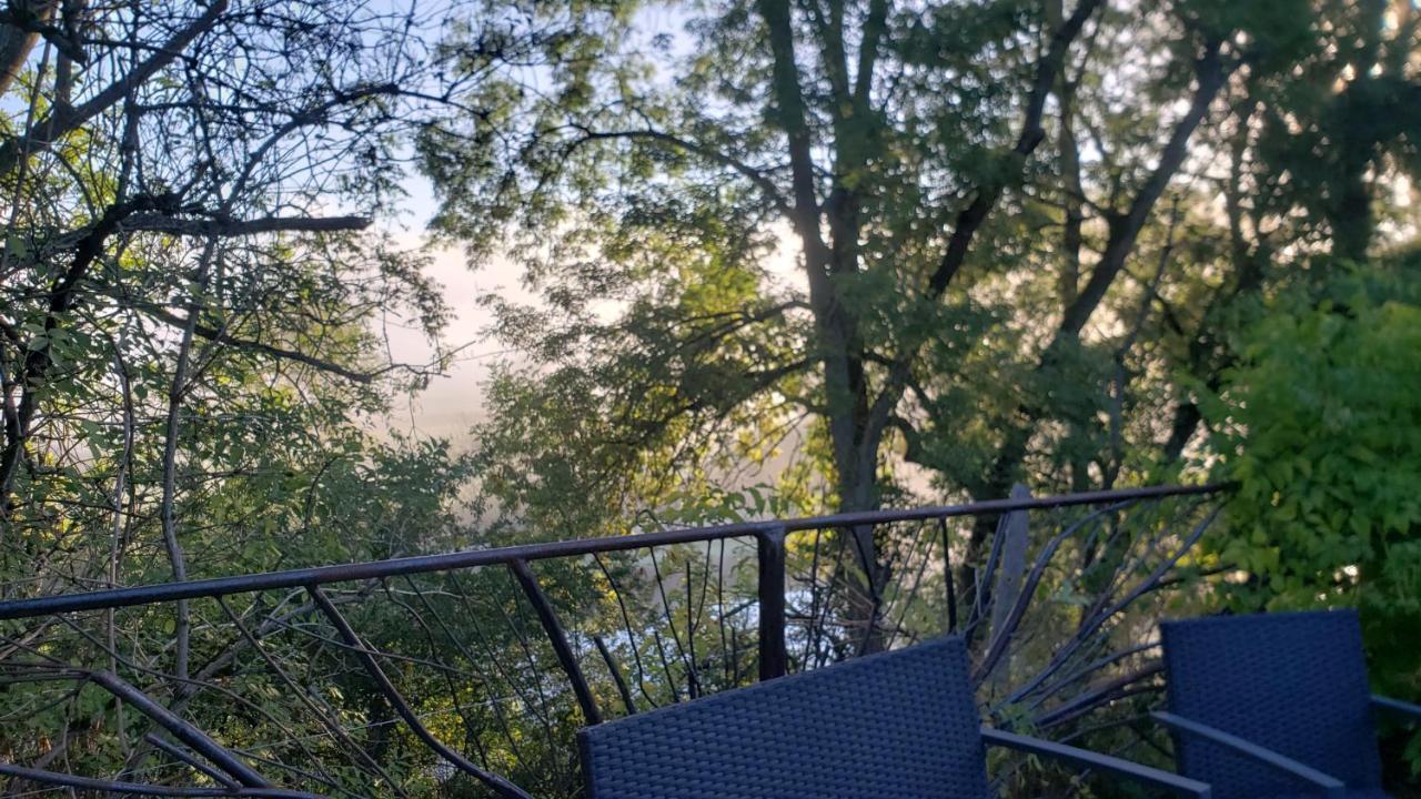 Fenetre Sur Loire Bed & Breakfast Iguerande Екстериор снимка